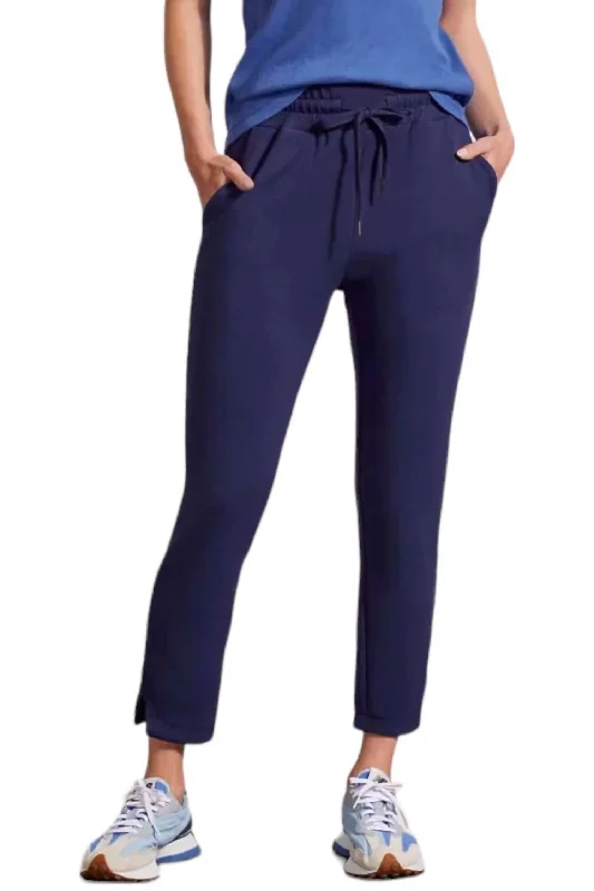 Capri Jogger Pants In Navy